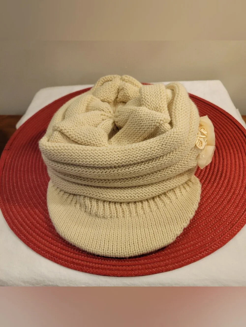 🎨EUC~Cream Knit Visor Beanie with Floral Accent
